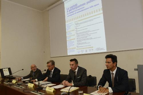 Francesco Peroni (Assessore regionale Finanze, Patrimonio, Coordinamento e Programmazione Politiche economiche e comunitarie) al convegno "Le società a partecipazione pubblica tra obblighi di trasparenza ed esigenze di razionalizzazione della spesa" - Trieste 18/09/2017